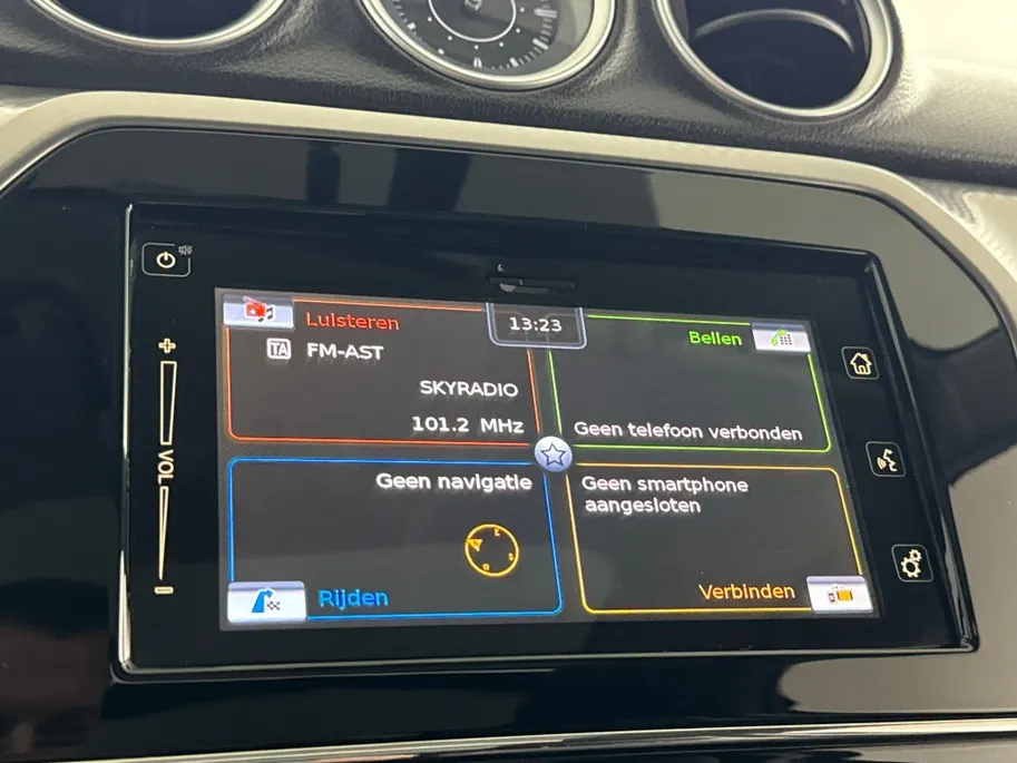Suzuki Vitara 1.6 High Executive | Panoramadak | Adaptieve Cruise Control | Trekhaak