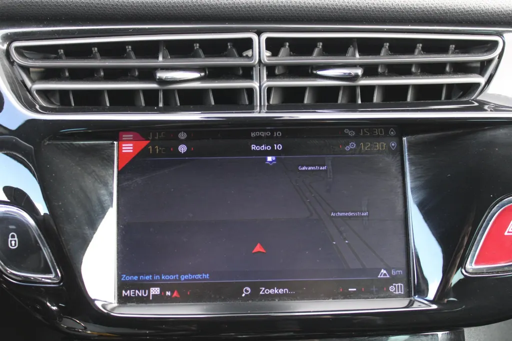 DS DS 3 1.2 PureTech Performance Line | Automaat | Navi | Trekhaak | Clima | 17' LM Velgen | Camera |