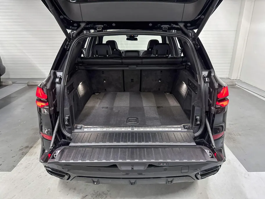 BMW X5 xDrive50e Launch Edition