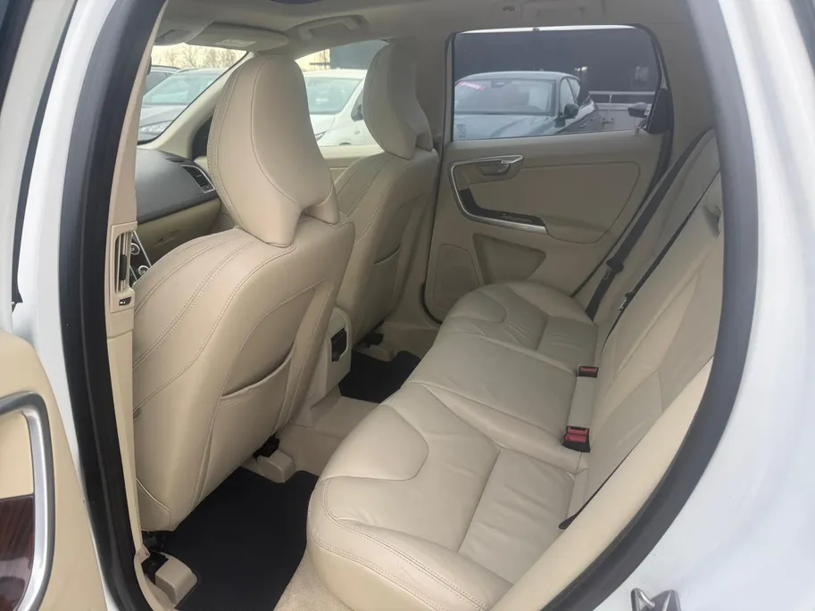 Volvo XC60 2.0 T5 FWD Summum | Automaat | Panorama Dak | NL-Auto | NAP | Memory Seats | Camera | Climate Control | Stoelverwarming | Cruise Control | Navigatie | Keyless