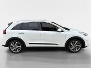 Kia Niro 1.6 GDi Hybrid ExecutiveLine | Trekhaak | Stoel verwarming en koeling | Lederen bekleding | Navigatie | Dodehoek detectie | Apple Carplay / Android Auto | Verbruik 1 op 20!