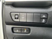 Kia e-Niro DynamicLine 64 kWh | Climate control | Navigatie | 17 inch LM-velgen | Keyless | AppleCarPlay-Android Auto | Parkeercamera | SOH 99.3% |