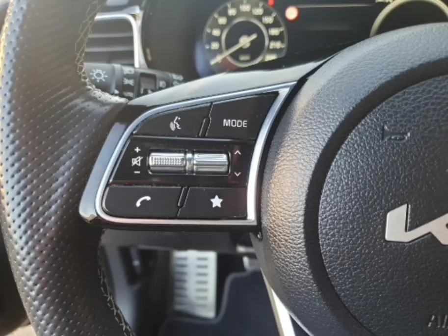 Kia ProCeed 1.5 T-GDi GT-Line | Stoel en stuurverwarming | Navigatie | Elektrische achterklep | Camera | Climate control | Apple Carplay / Android Auto |