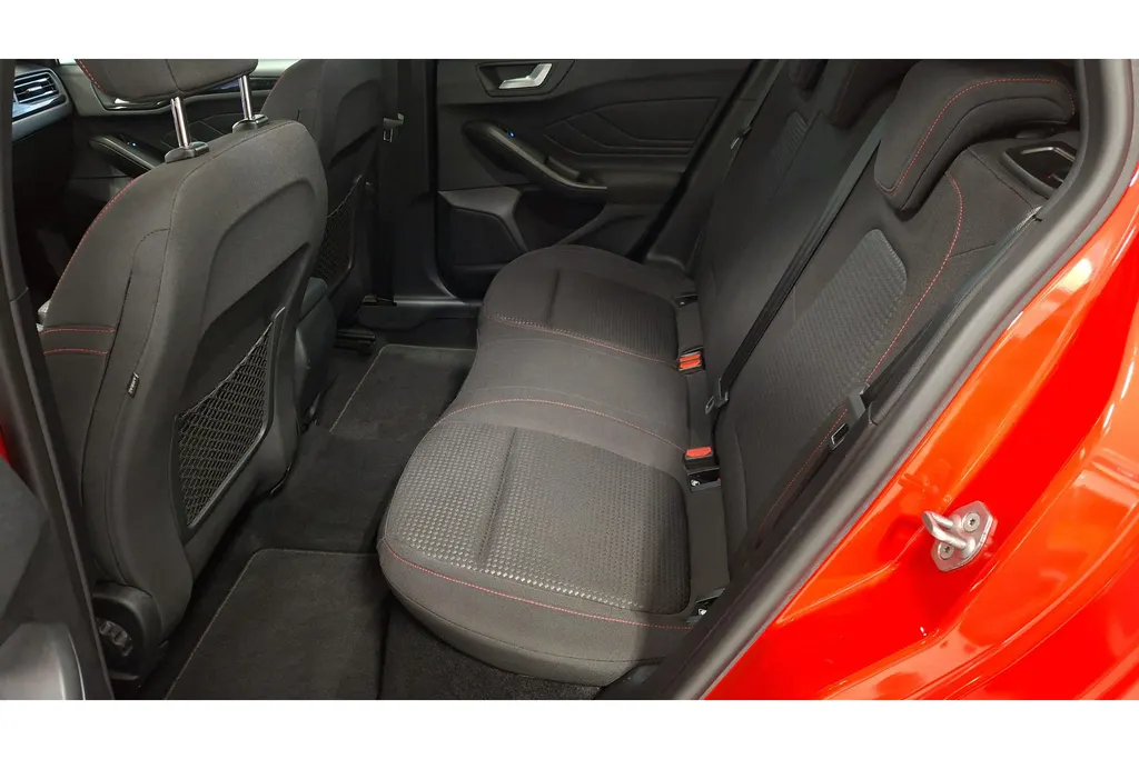 Ford Focus Wagon 1.0 EcoBoost 125PK Hybrid ST Line Business | Winter Pack | Achteruitrij camera | NL Auto |