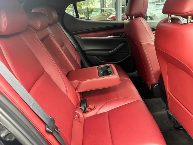 Mazda 3 2.0 e-SkyActiv-X M Hybrid 186 Luxury AUTOMAAT | SUNROOF | AERO PACK | LEDER | Bose AUDIO | APPLE CARPLAY/ANDROID AUTO | A.CAMERA | NED. AUTO |