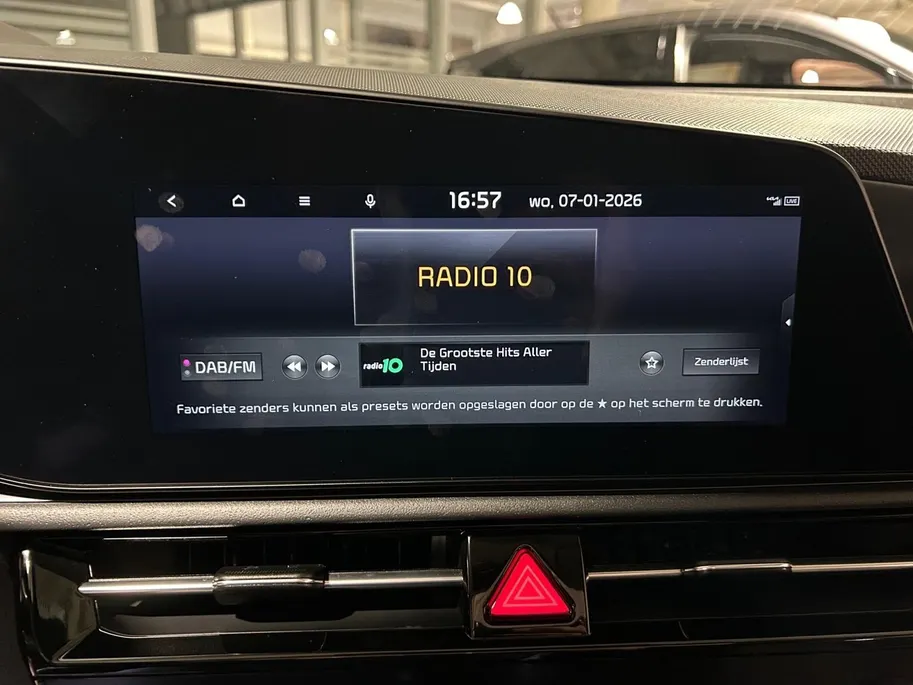 Kia Niro 1.6 GDi Hybrid DynamicPlusLine | Navigatiesysteem | Apple Carplay / Android Auto | Licht + Regensensor | Stoel + Stuurverwarming| Elektrisch bedienbaar Schuifdak | Elektrische Achterklep | Parkeersensoren Voor + Achter | Cruise Control Adaptief | Rijstroo