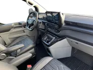 Ford Transit Custom 320 2.5 PHEV L2H1 Black Platinum DC EXCL. BTW &  | 233 pk Automaat | Lederen bekleding | Navigatie | Treeplanken | LM velgen 17' zwart | 360 graden camera | Dubbele schuifdeur