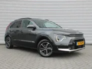Kia Niro 1.6 GDi Hybrid DynamicPlusLine | Trekhaak | BTW Auto | Schuifdak | Stuur-/stoelverwarming | Cruise adapt. | Camera | Clima | Leer | HUD | LED | 16' LM |