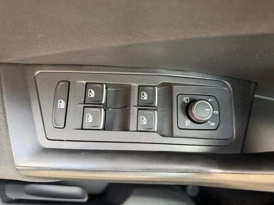 Volkswagen T-Roc 1.5 TSi DSG7-autom. Sport Navi | Apple Carplay/Android Auto | Trekhaak | Climate Control | Cruise Control | Etc.