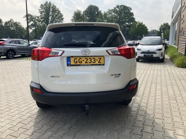 Toyota RAV4 2.0 Style 4WD | Trekhaak 1500kg | Navi |