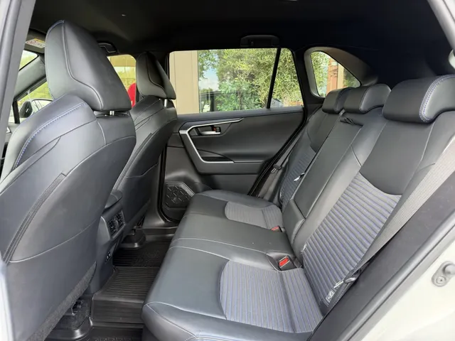 Toyota RAV4 2.5 Hybrid AWD Bi-Tone