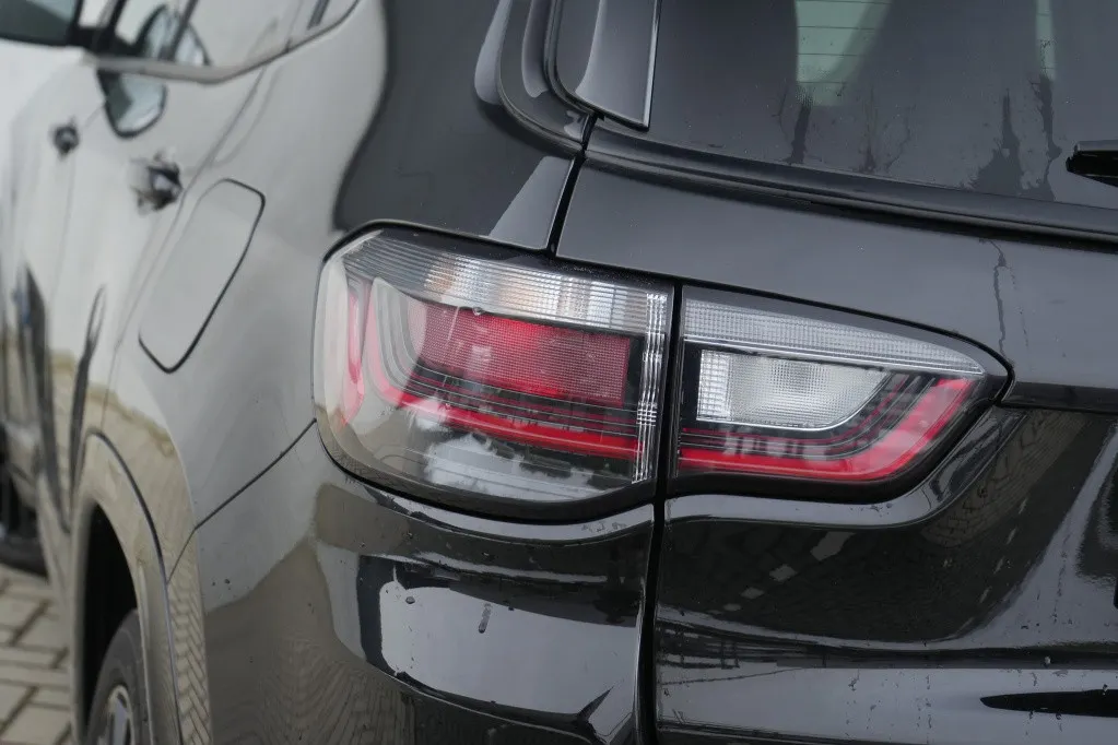 Jeep Compass 4xe 240 PK Hybrid S | Leder | Navi | Winter | Camera | 19'