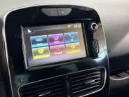 Renault Clio 90PK TCe Limited | Airco | Navi | Parkeersensoren | Cruise Control | Bluetooth | Lichtmetalen Velgen | Keyless Entry | Elektrische Ramen & Spiegels | Armsteun |