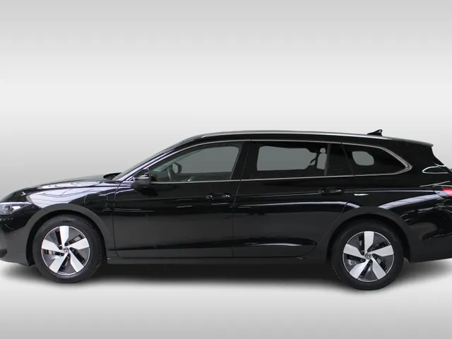 Volkswagen Passat Variant 1.5 eHybrid Business Trekhaak | Navigatie | Stoelverwarming | Head-Up Display |