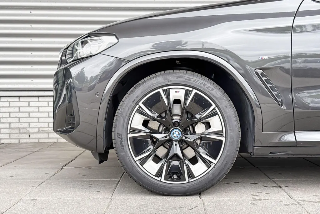 BMW iX3 High Executive 80 kWh