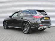 Mercedes-Benz GLC 300e 4MATIC AMG Line | 360 Camera | Schuifdak | Cruise adapt. | 20' LM | HUD | Treeplanken | Dodehoek detectie | Stoelverwarming + geheugen | BTW auto |