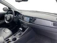 Kia Niro 1.6 GDi Hybrid ExecutiveLine | Dodehoekdetectie | Lederen bekleding | Stoelverwarming en ventilatie | 18 inch  LM-velgen | Elektr. stoel | Parkeercamera |