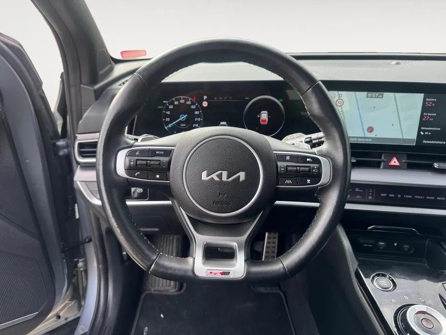 Kia Sportage 1.6 T-GDi Plug-in Hybrid AWD GT-Line | Panorama schuifdak | Camera | Stoel en Stuurwielverwarming | Elektrische achterklep | Navigatie | Adaptieve cruise control |