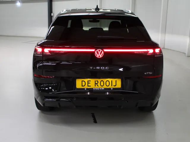 Volkswagen T-Roc 1.5 eTSI 150PK R-Line DSG (Nw Model) | Navigatie | IQ light | El. achterklep | PDC+Camera | Stuur- en Stoelverwarming