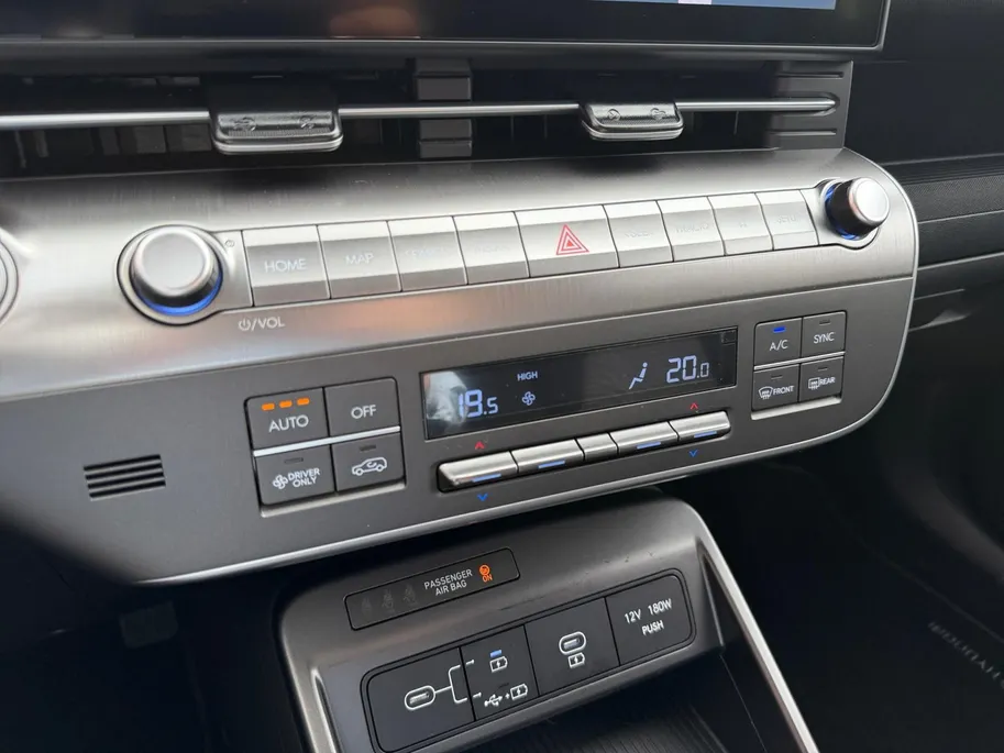 Hyundai Kona 1.6 GDI HEV Comfort Smart | Navigatie| Stoel/Stuurverwarming| Elektrische achterklep| Achteruitrijcamera| Parkeersensoren v+a |