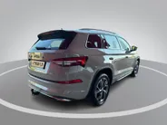 Škoda Kodiaq 1.5 TSI 150pk DSG Sportline Business 7p. · Camera · Inklap. Trekhaak · Keyless · Elek. Bestuurdersstoel + Geheugen · Matrix LED · Garantie t/m 27-05-2028 of 100.000km