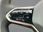 Volkswagen Tiguan 1.5TSI/150PK R-Line Black Style DSG · Panoramadak · Apple/Android Car Play · Stoel- & stuurverwarming · Camera ·