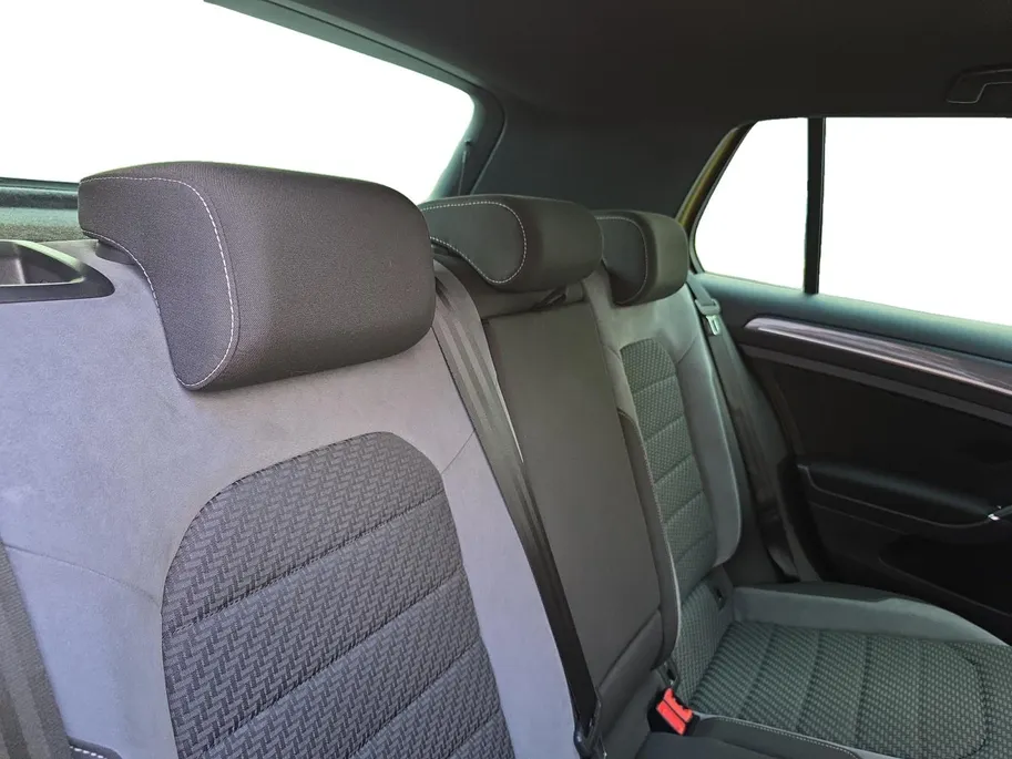 Volkswagen Golf 1.0 TSI Highline Business R | Panoramadak | Virtual Cockpit | Achteruitrijcamera | Apple/Android Auto | Dynaudio | 12 maanden garantie |