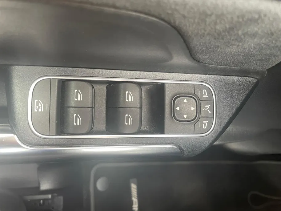 Mercedes-Benz GLA 180 Business Solution AMG *Automaat*Navi+Camera*Trekhaak*Stoelverwarming*Elekt. Achterklep.*1ste Eigenaar!