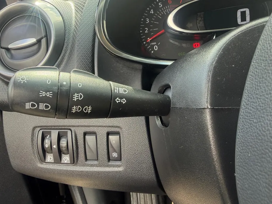Renault Clio 0.9 TCe Limited | Navigatie | Bluetooth | Parkeersensoren | Onderhoudshistorie | LMV | Airco | Cruise Control | 12 Maanden BOVAG Garantie