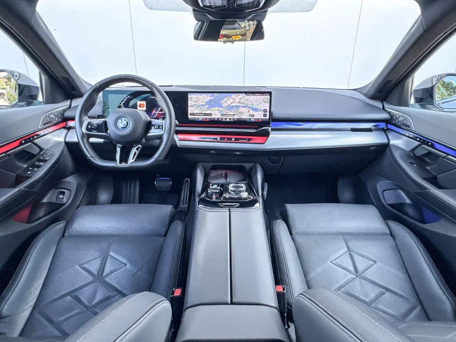 BMW i5 Touring eDrive40