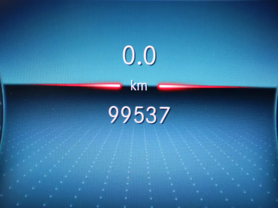 Mercedes-Benz A-Klasse 250 e AMG Line | HUD | Multispaak | LED | Navigatie | Camera | Automaat