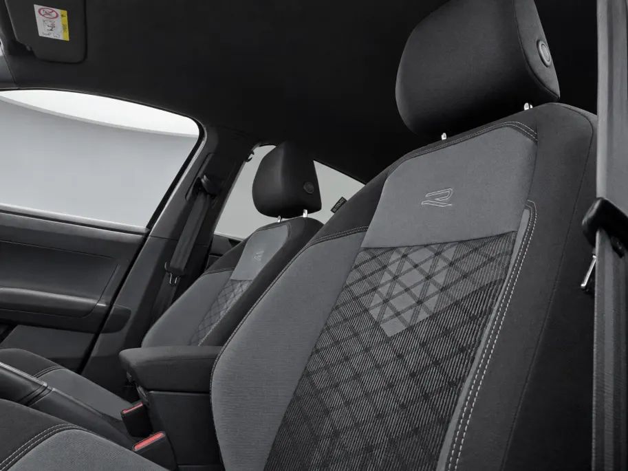 Volkswagen Taigo 1.0 TSI 110pk DSG R-Line · Camera · Apple/Android Car Play · Navigatie · P-Sensoren · Stoelverwarming · 18'' Inch ·