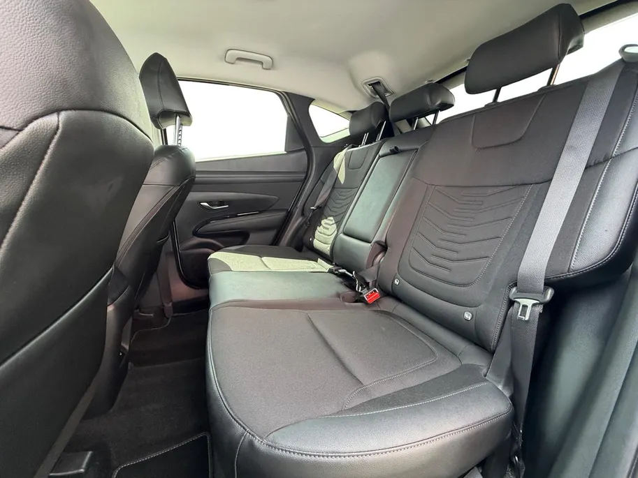 Hyundai Tucson 1.6 T-GDI HEV Comfort Smart | Navigatie| Stoel verwarming| Licht metalen velgen | Automaat | Stuur verwarming| Camera