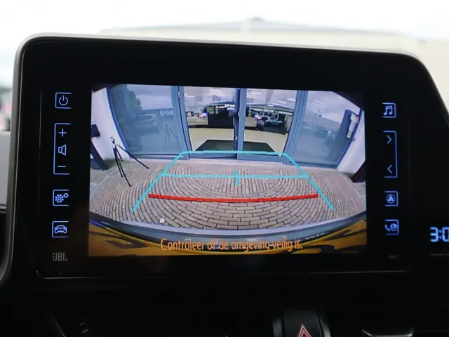 Toyota C-HR 1.8 Hybrid Style Ultimate Blindspot | Stoel en stuurverwarming | All seasons