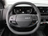Kia EV2 Plus Advanced 42.2 kWh | Stuur-/stoelverwarming | Schuifdak | Dodehoek detectie | Elek. Stoelverstelling | Camera | 18' LM | LED | HK audio | Cruise adapt. |