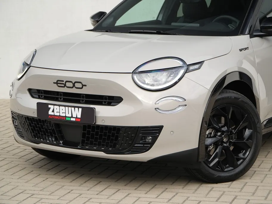 Fiat 600 1.2 Hybrid 145 PK La Prima | Camera | Carplay | Alcantara