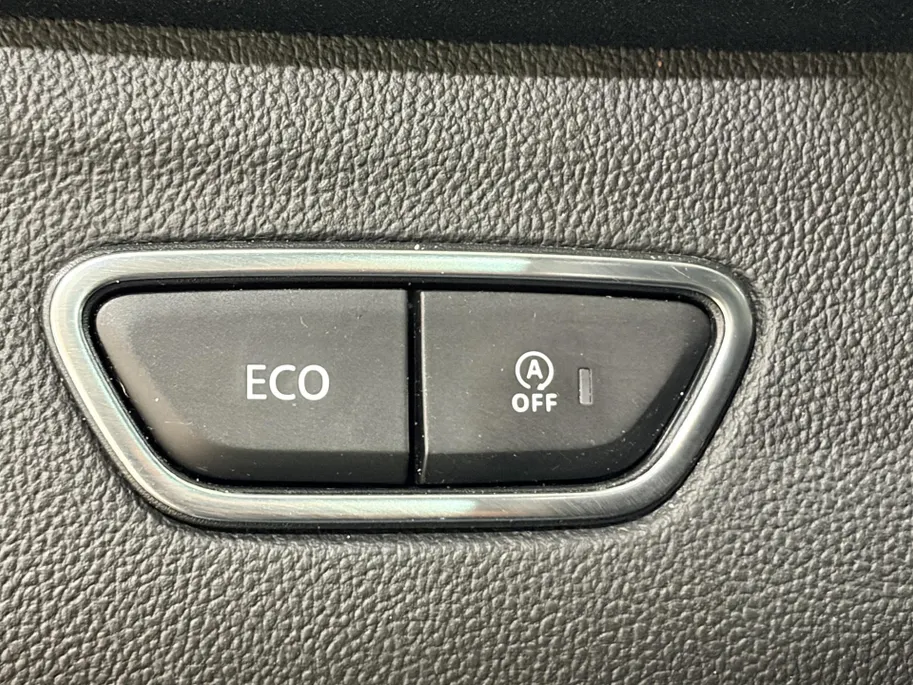 Renault Kadjar 140PK TCe Intens Automaat | Trekhaak (1500 KG) | Panoramadak | 19' Lichtmetalen Velgen | Stoelverwarming | Navi | Camera | Climate Control | Adaptieve Cruise Control | Leder |