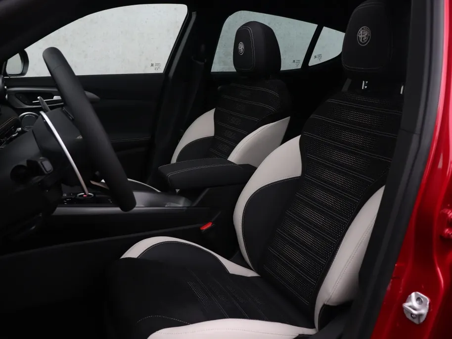 Alfa Romeo Tonale Ibrida Plug-In Q4 270 PK Sport Speciale | Pano | LED | Harman |