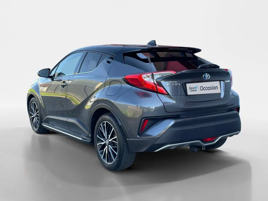 Toyota C-HR 1.8 Hybrid Bi-Tone | Side Bars| Leer| Lichtmetalen velgen| Stoel verwarming| 4 seizoenbanden| Afneembare trekhaak| JBL speakers| BI-Tone uitvoering| Navigatie| Metalliclak