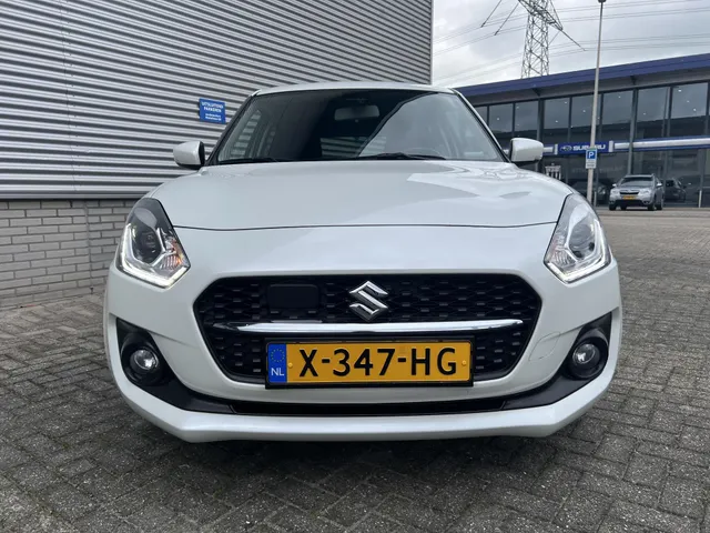Suzuki Swift 1.2 Style Smart Hybrid | Apple Carplay & Android Auto | Climate Control | Lage Kilometerstand | 16' LM Velgen