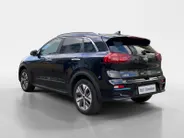 Kia e-Niro ExecutiveLine 64 kWh | Climate control | Leder | Stoel + stuurverwarming en ventilatie | Schuif/kanteldak | Navigatie | 17 inch LM-velgen | Keyless | SOH 97% |