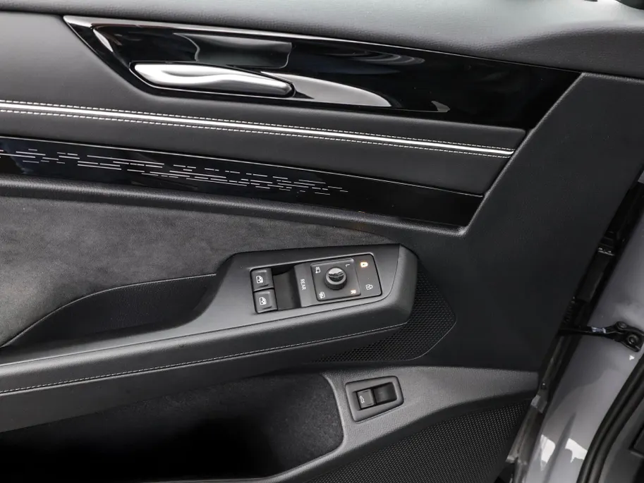 Volkswagen ID.7 Pro Limited Edition 77 kWh accu 286 pk · Achteruitrijcamera · Draadloze telefoonverbinding · LEDER INTERIEUR -
