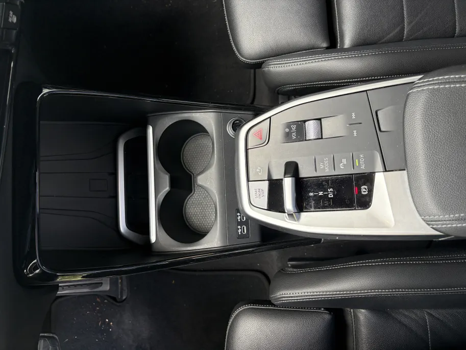 BMW 2 Serie Active Tourer 220i AUTOMAAT | Sensoren | Navigatie | Cruise | 360 Camera | Head-up display | Elektrisch verstelbare stoel | Apple Carplay/Android Auto