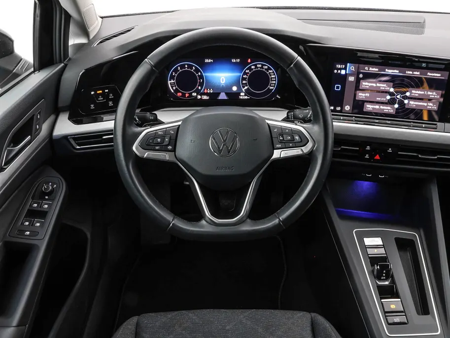 Volkswagen Golf 1.0 eTSI 110pk DSG Life · Camera · Apple/Android Car Play · Navigatie · P-Sensoren · 16'' Inch · Garantie t/m 04-02-2028 of 100.000km