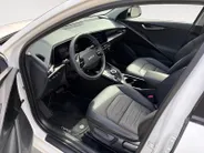 Kia Niro EV DynamicPlusLine 64.8 kWh | Glazen schuif-/kanteldak | Stoel- en stuurverwarming | Elektrisch bedienbare achterklep | Head-up display | Dodehoek assistentie | Achteruitrijcamera | Apple/Android Carplay | LED | Climate control
