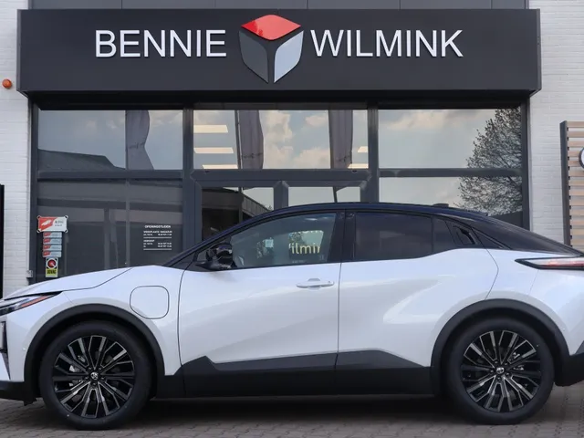 Toyota C-HR+ Executive AWD 77 kWh | Stoel/Stuur Verwarming | Matrix Led Lampen | 360 Camera