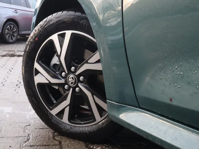 Toyota Yaris 1.5 Hybrid 115 Dynamic Comfort Pack | V+A Sensoren | Stoel & St