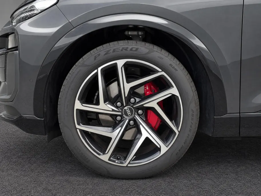 Audi Q6 e-tron S edition performance 100 kWh 306pk · SOH 98,1% · Panoramadak · Warmtepomp · 360 Camera · Wegklapbare Trekhaak · Bang & Olufsen · Kuipstoel · 21'' Inch · Garantie t/m 21-01-2031 of 100.000km