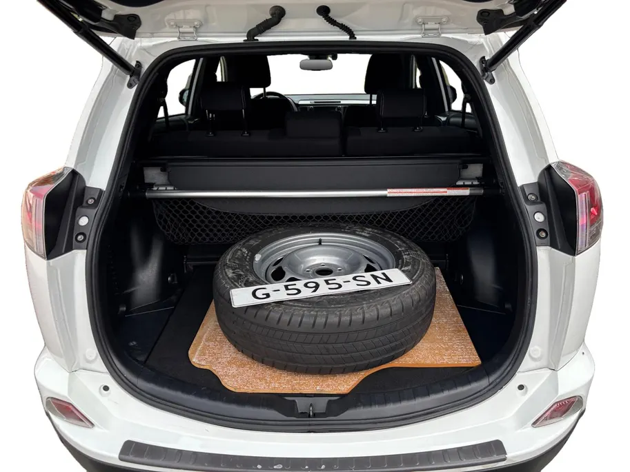 Toyota RAV4 2.5 Hybrid AWD Dynamic | Trekhaak | Camera | All Season | Navi | Garantie |