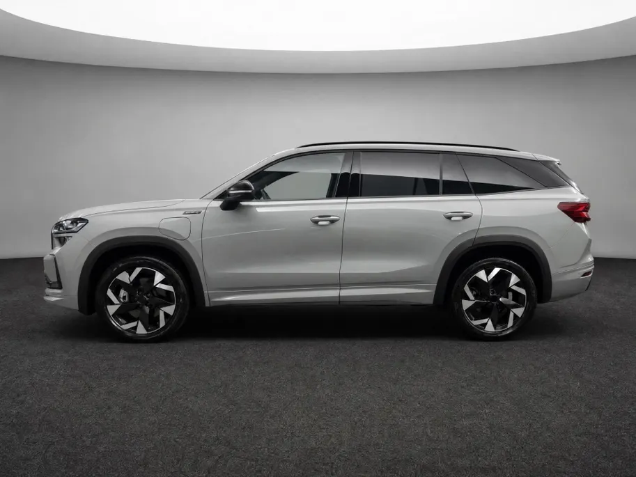 Škoda Kodiaq Sportline Business 1.5 TSI PHEV 150 kW / 204 PK | Steel Grey | 19'' tirsuli aero velgen | Trekhaak wegklapbaar | 2000,- inruilvoordeel!